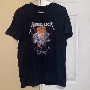 Black metallica tee